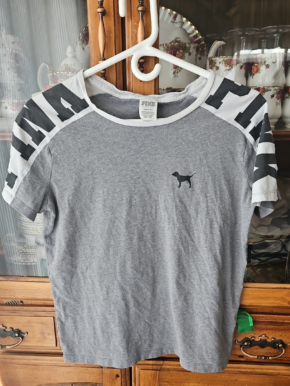 PINK Victoria's Secret Gray and White Logo Tee Euc